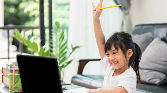 How Online English Tutoring Shapes Critical Thinking and Creativity How Online English Tutoring Shapes Critical Thinking and Creativity